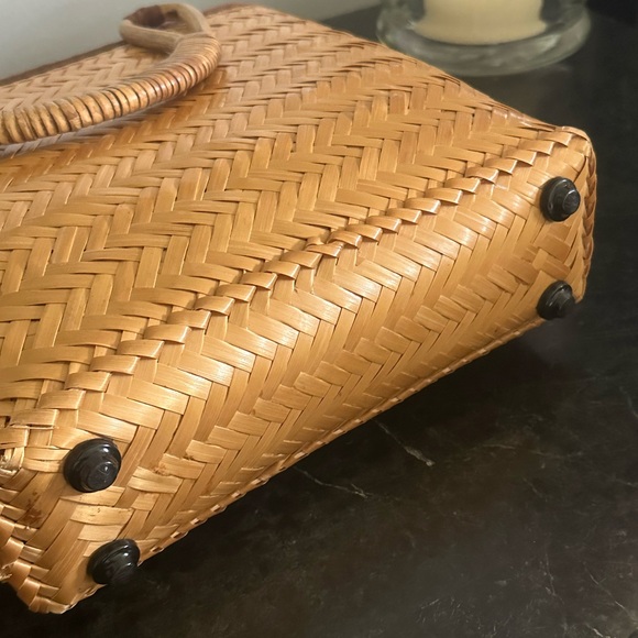 Elegant Tan Woven Tote Bag - Picture 4 of 6